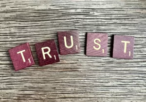 Destacar a palavra "trust" trazendo a importância da confiança entre cliente e marca.